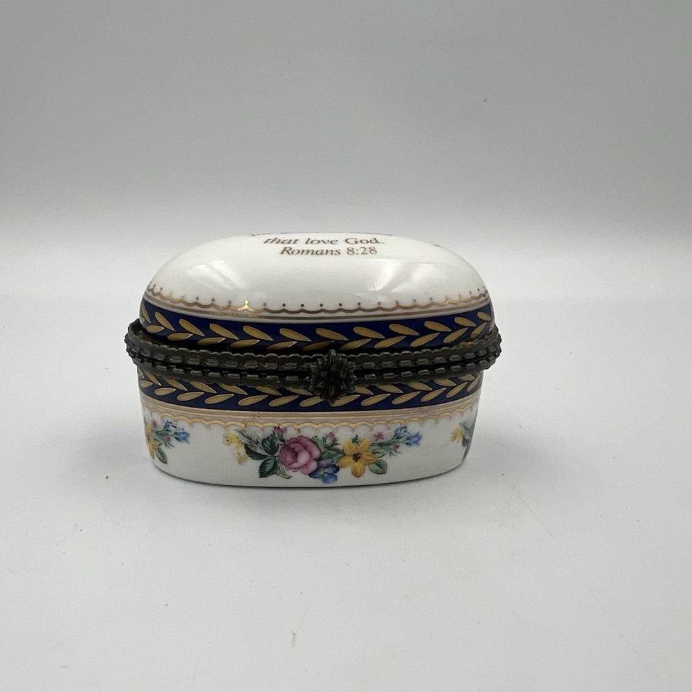 VTG HAND-PAINTED FLORAL IMPERIAL PORCELAIN ROMANS 8:28 TRINKET KEEPSAKE PILL BOX